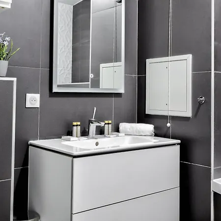 Confort Et Style Moderne A 2 Pas De La