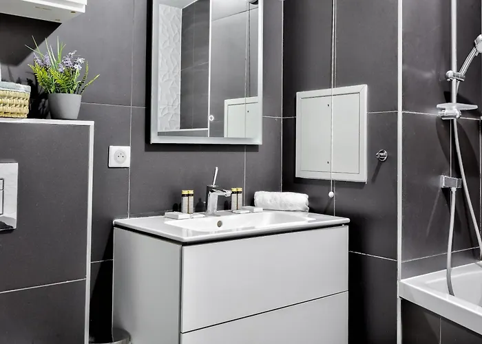 Confort Et Style Moderne A 2 Pas De La