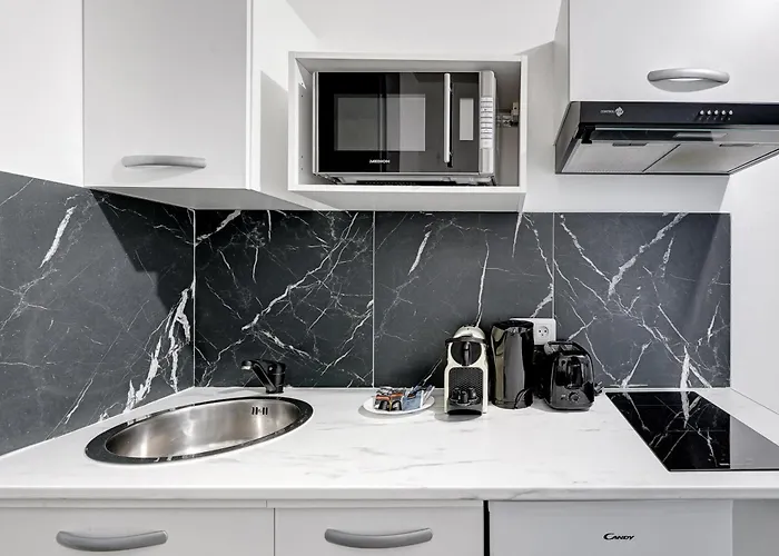 Confort Et Style Moderne A 2 Pas De La *